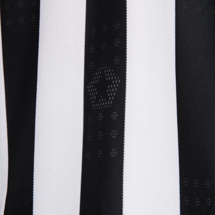 OFFICIALLY OFFICIAL: Juventus unveil 2021-22 home kit - Black & White &  Read All Over