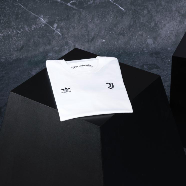 Resultado de imagem para t-shirt roblox  Black adidas, Roblox t shirts,  Adidas shirt