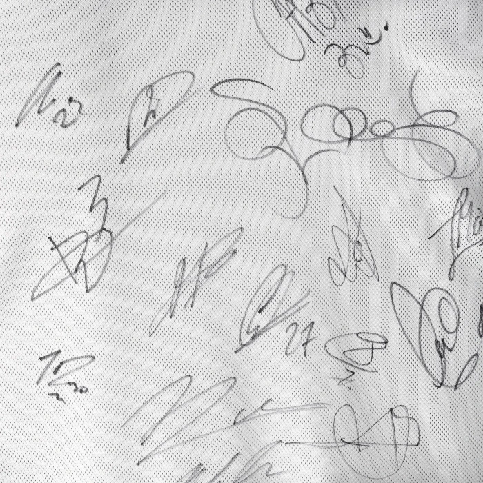 TEAM AUTOGRAPHED JUVENTUS HOME AUTHENTIC JERSEY 2025/26