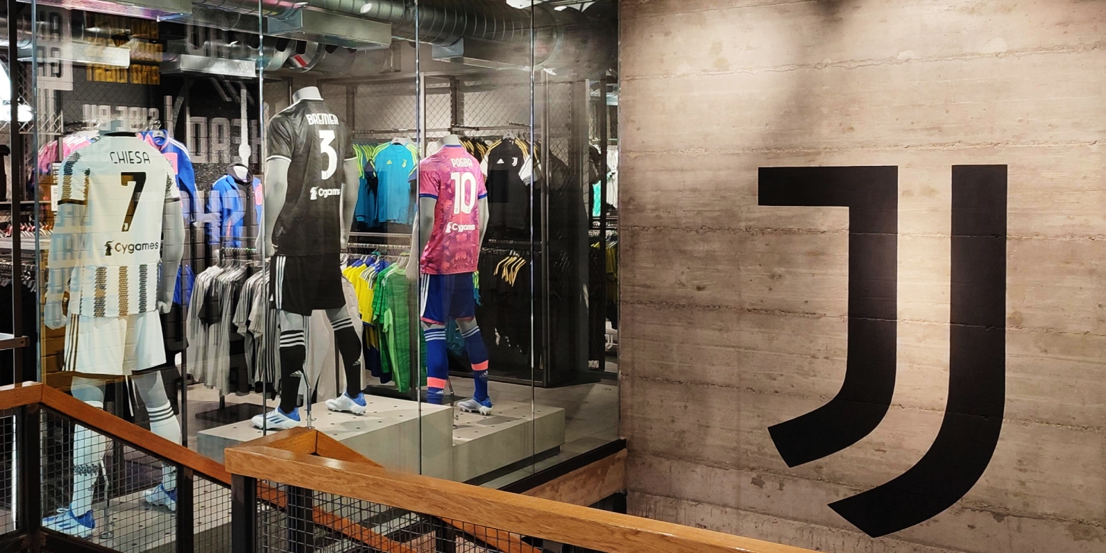 Regan Amerikaans voetbal Ongelijkheid Juventus Stores in Turin, Milan and Rome - Juventus Official Online Store